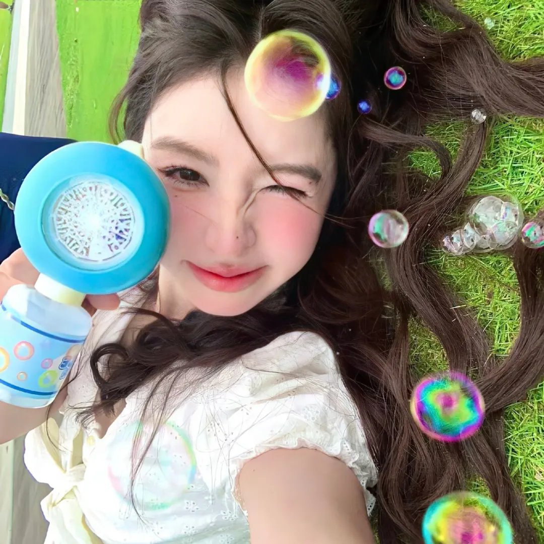 绯红色的窗帘